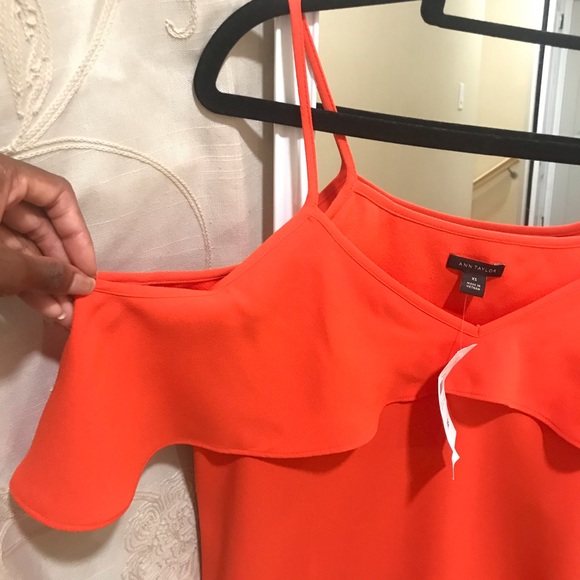 NWT Ann Taylor Cold Shoulder Ruffle V Neck Top XS - Picture 7 of 7